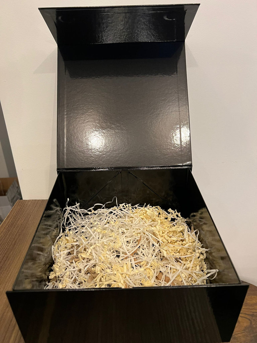 Elegant medium gift box to compose